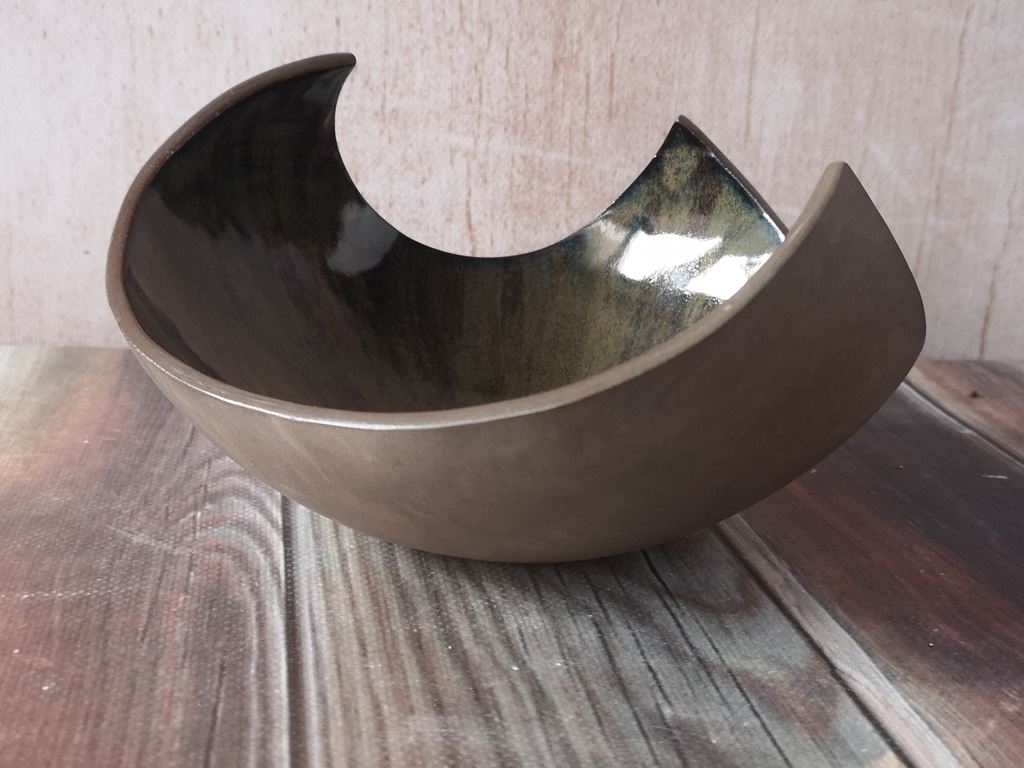 misa trójkątna zielono-brązowa