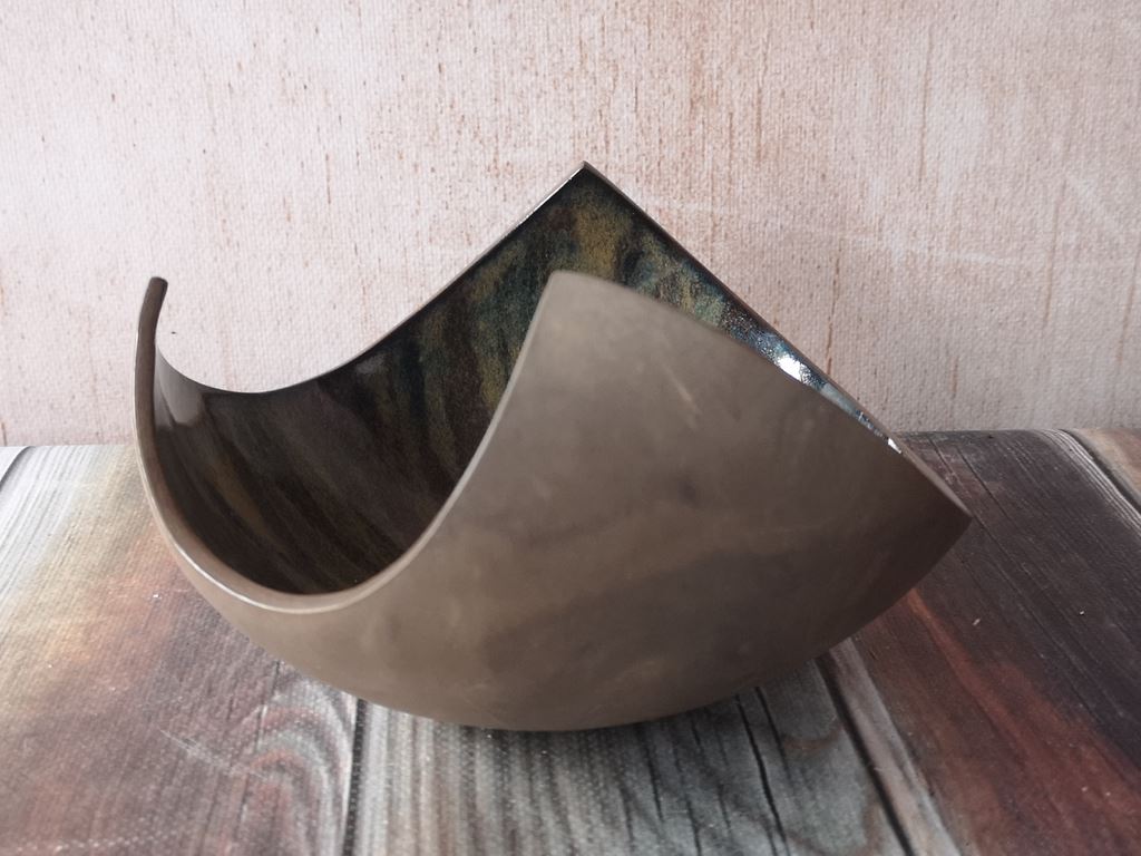 misa trójkątna zielono brązowa