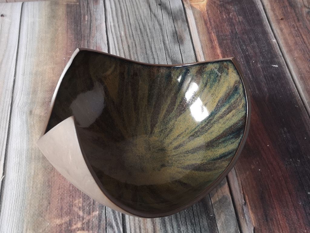 misa trójkątna zielono brązowa