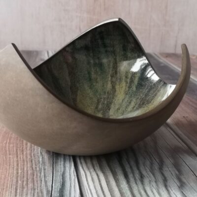 misa trójkątna zielono-brązowa