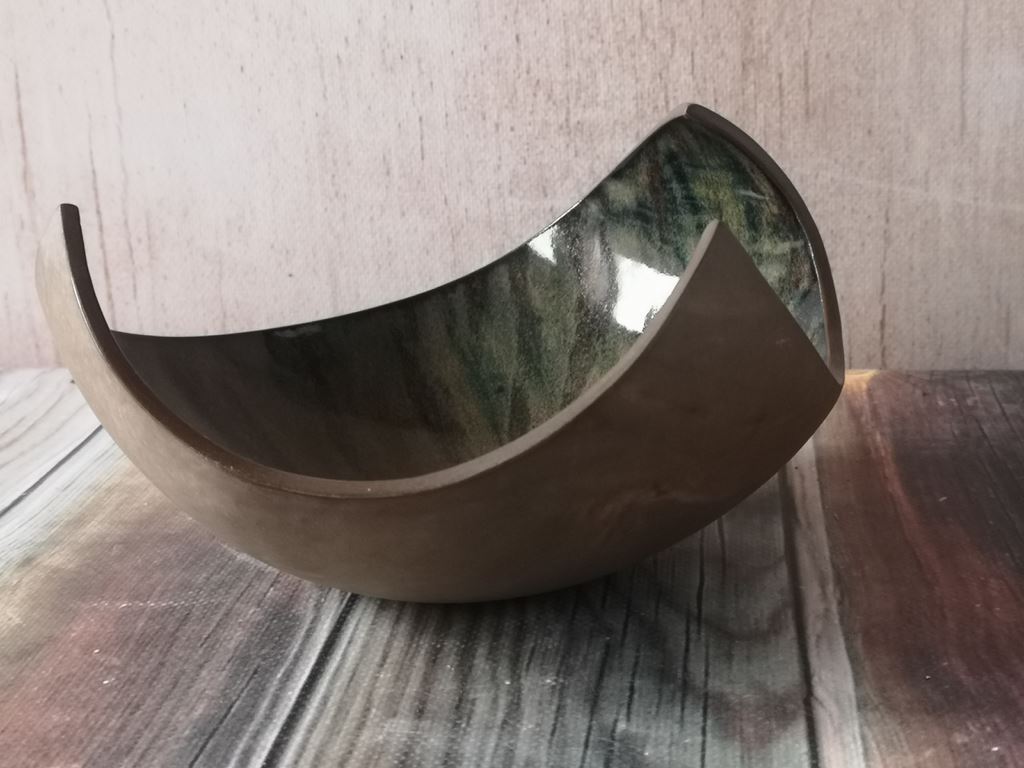 misa trójkątna zielono-brązowa