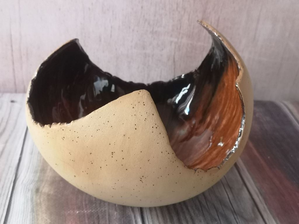 Misa ceramiczna brązowa, trójkątna z nieregularnymi krawędziami